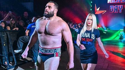 WWE鲁瑟夫遭遇冷冻期,鲁大师夫妇合约状态大曝光!
